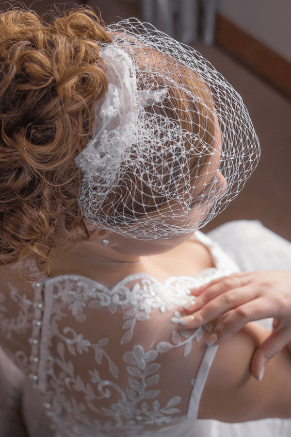 red-headed_bride_birdcage_veil diy_birdcage_veil
