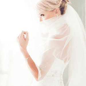 simple_bridal_veil_mysterious