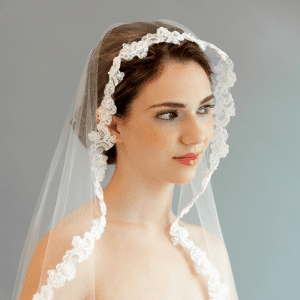 bridal_lace2 bride wearing lace veil